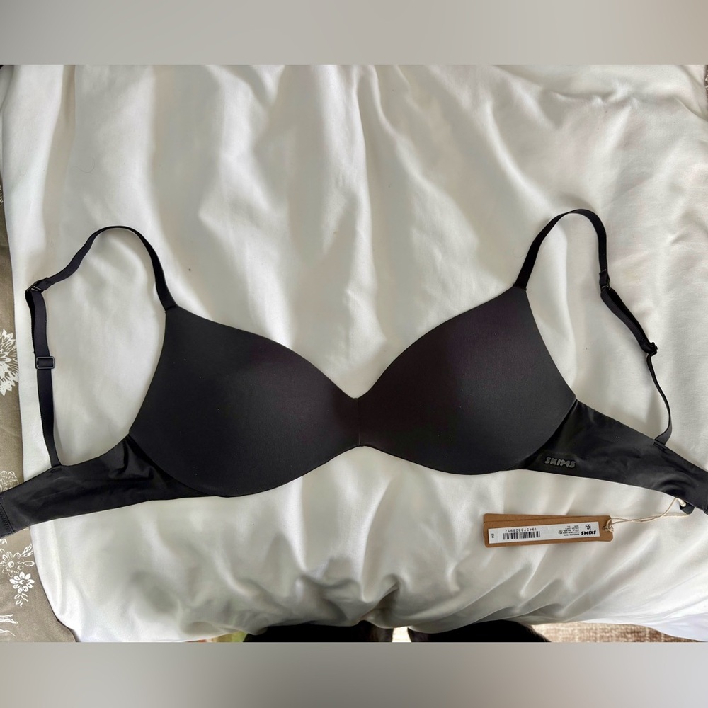 NWT SKIMS Wireless Form Push Up Plunge Bra 32C Onyx color - Picture 2 of 5